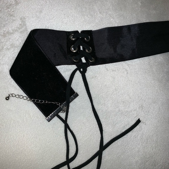 Velvet Lace Up Choker - Picture 7 of 7